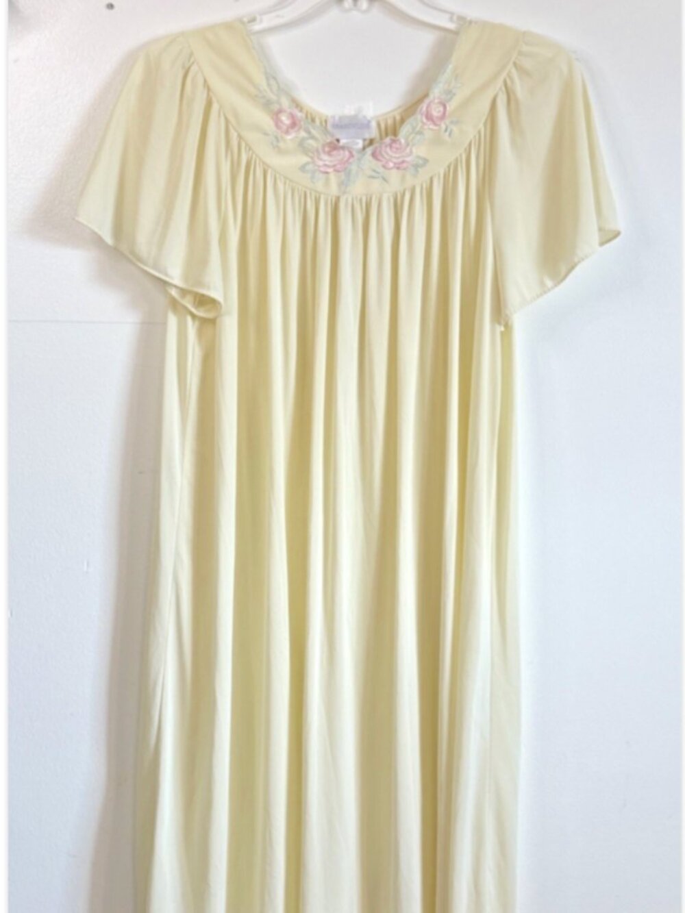Vintage Shadowline Pale Yellow Rose Embroidered Short Sleeve Nightgown Size M